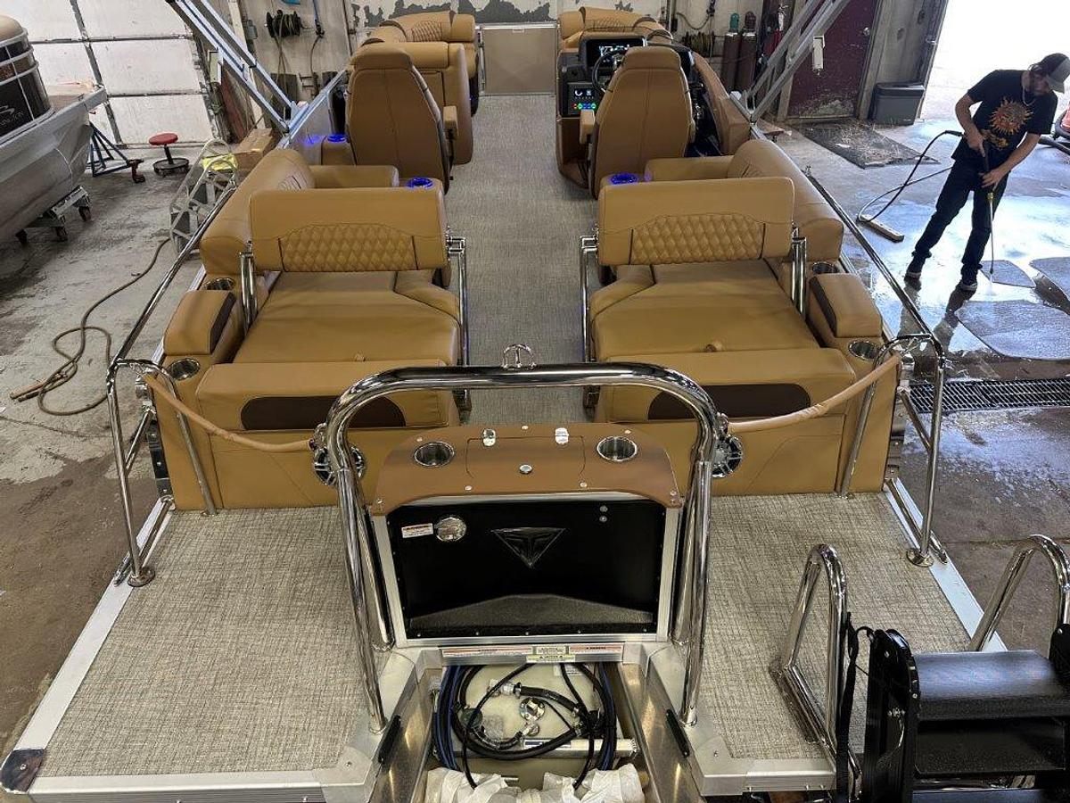 2025 Tahoe Pontoons Cascade 2385 Quad Lounge Shift SS Tritoon & Honda 4-Stroke EFI