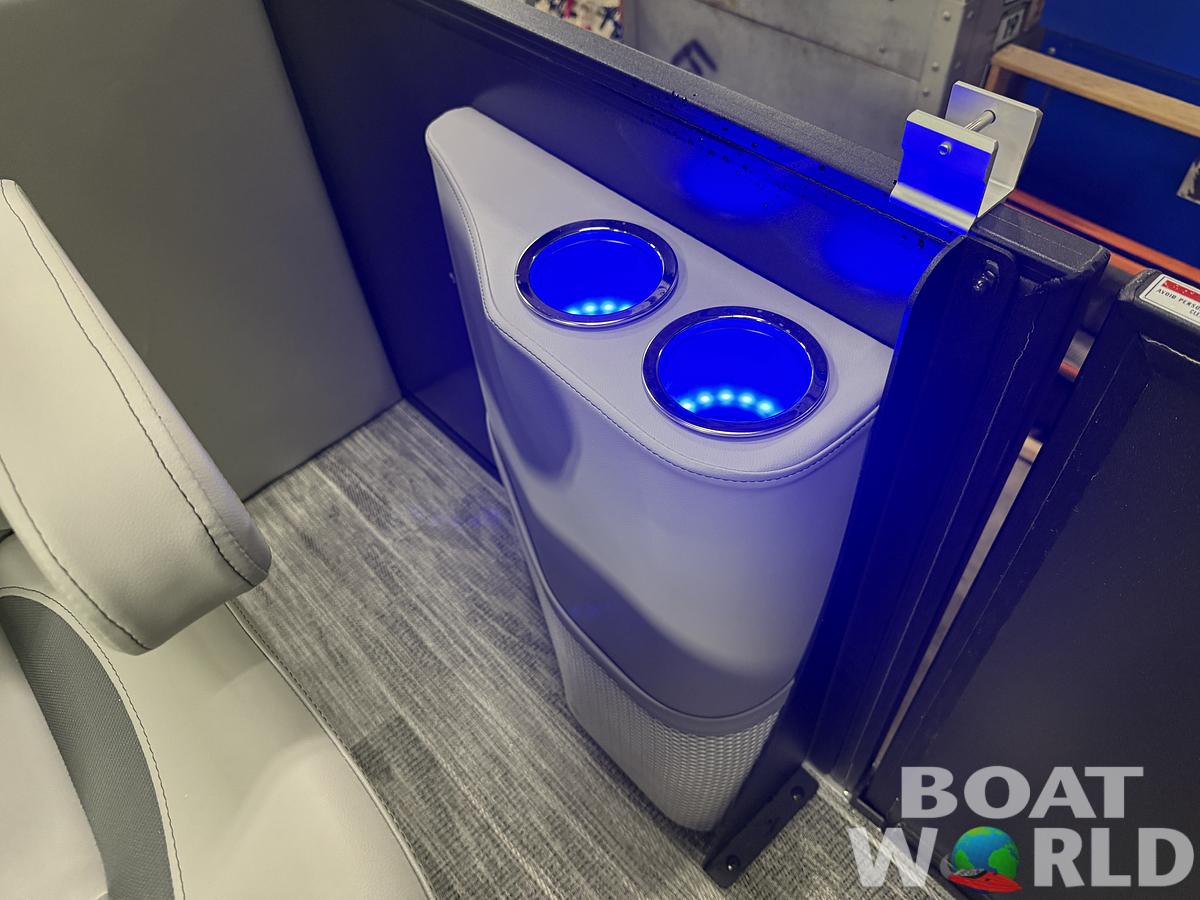 2026 Bentley Pontoons Legacy 223 Navigator Quad Lounge Tritoon 