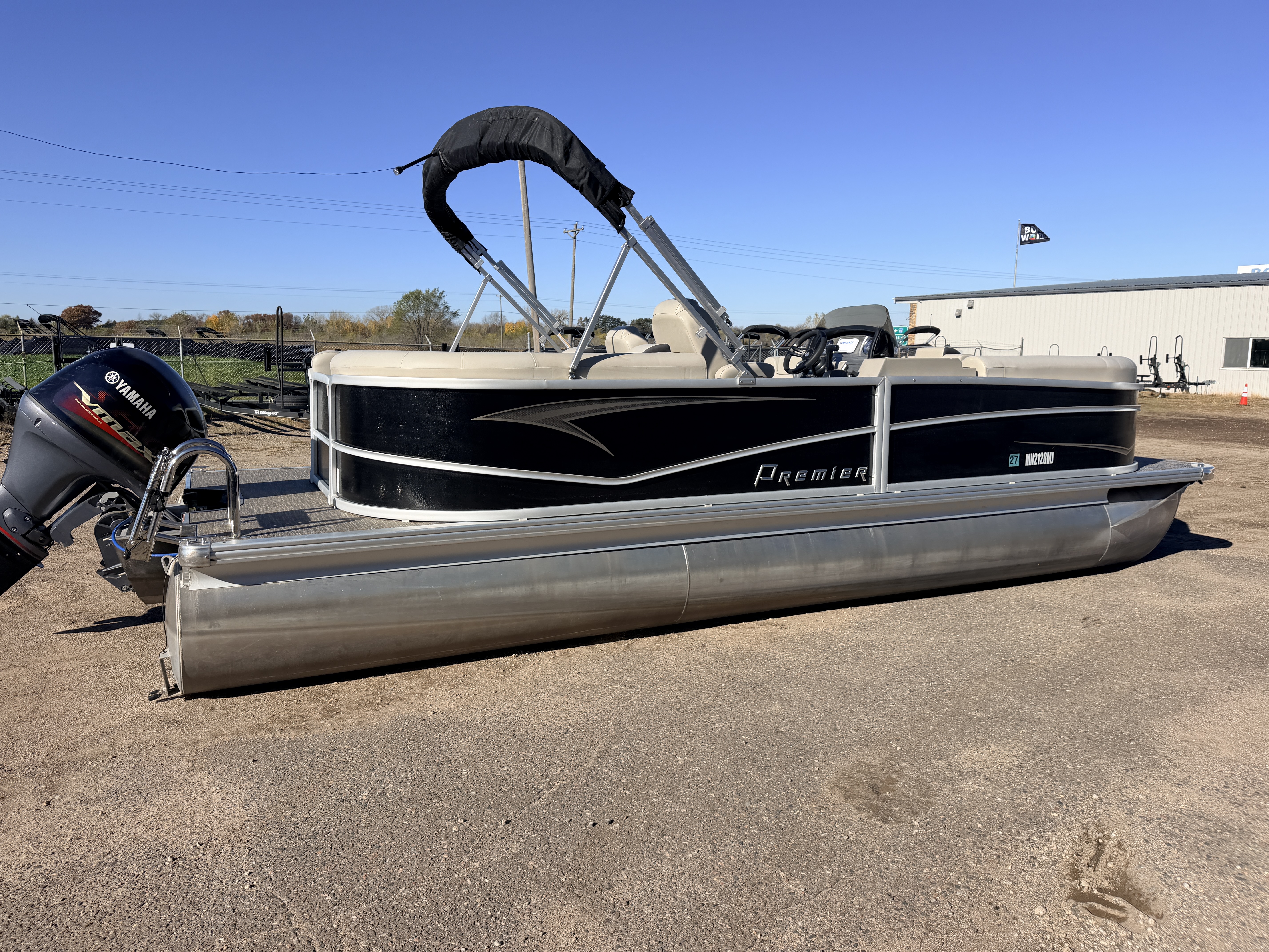Used 2022 Premier 230 SunSpree RF & 116HP Yamaha 4Stroke -$34,995