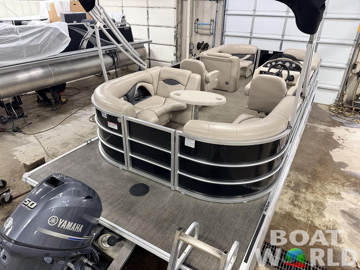 Used 2016 Sylvan Mirage 822 LZ & 50HP Yamaha 4Stroke - $21,995