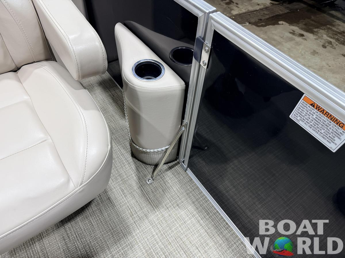 Used 2016 Sylvan Mirage 822 LZ & 50HP Yamaha 4Stroke - $21,995