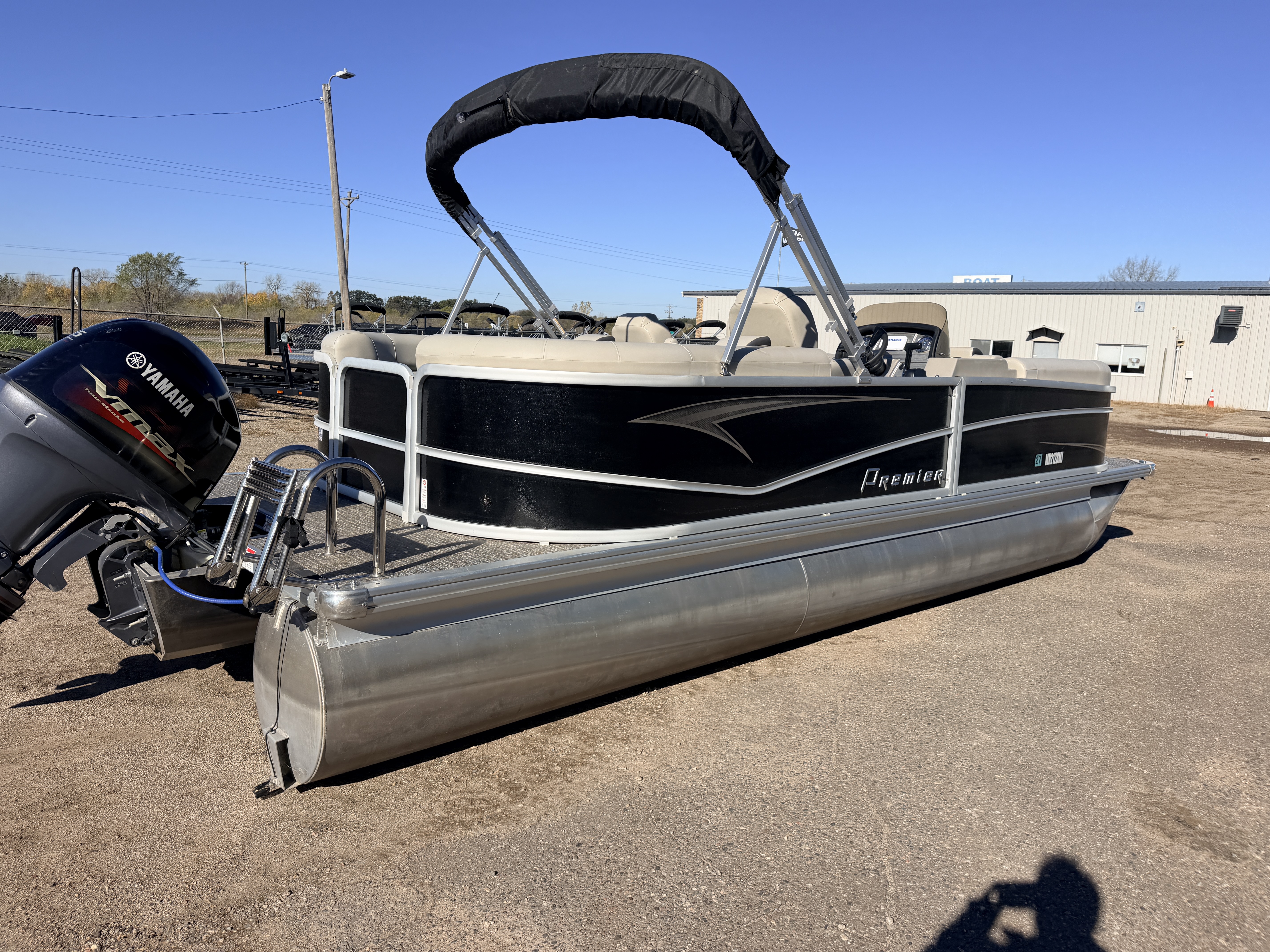 Used 2022 Premier 230 SunSpree RF & 116HP Yamaha 4Stroke -$34,995