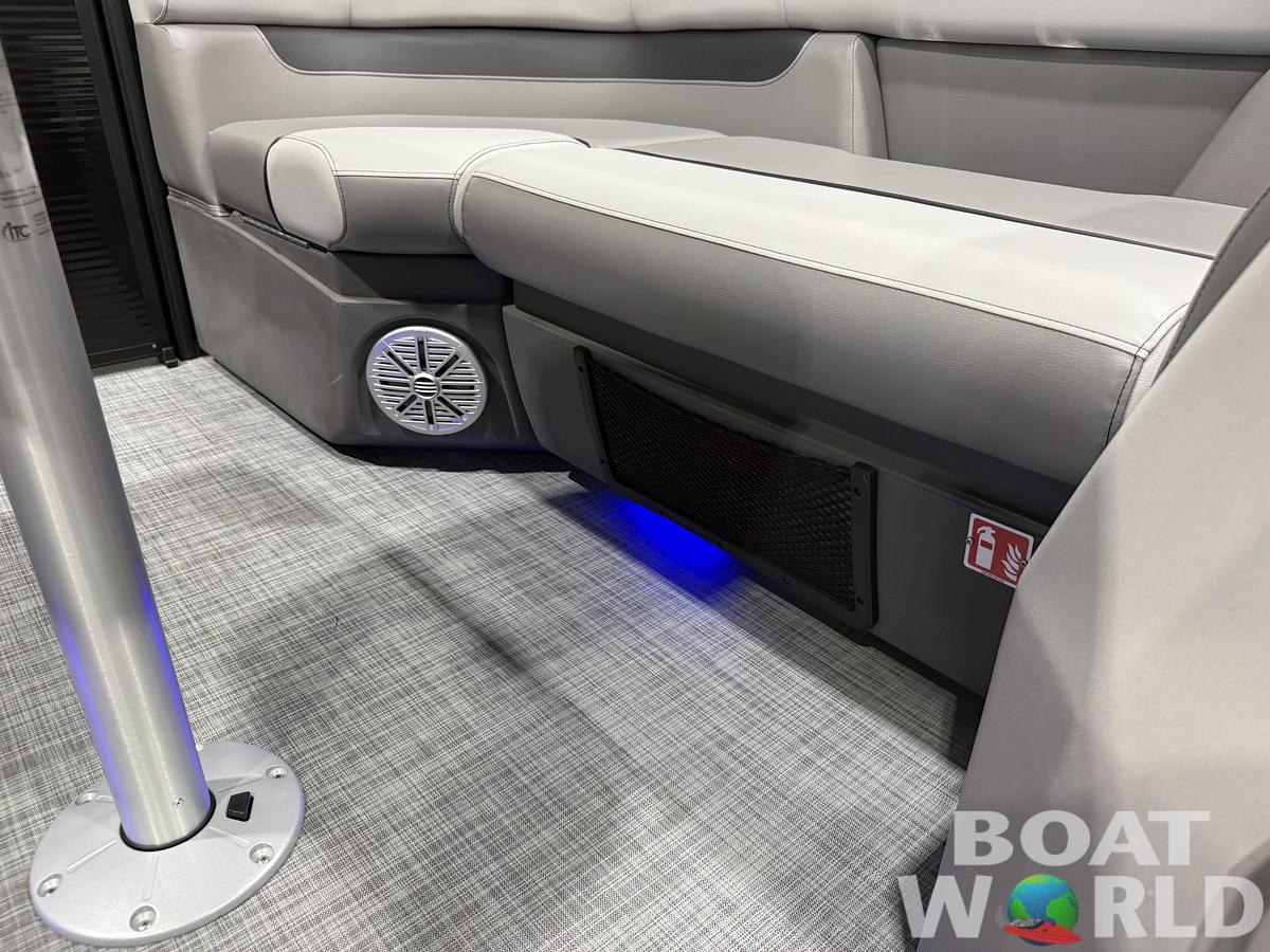 2026 Princecraft Vectra 21 RL Swingback Lounge $31995