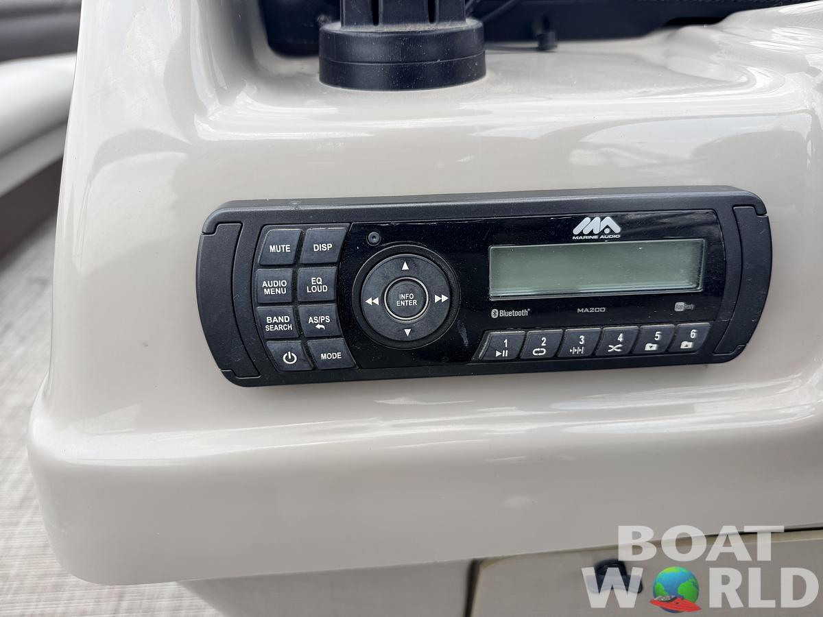 Used 2016 Premier 220 SunSpree & 50HP Honda 4Stroke -$24,995