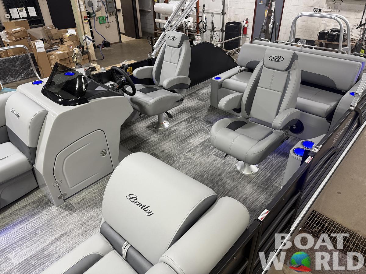 2026 Bentley Pontoons Legacy 220 Swingback & 4-Stroke EFI
