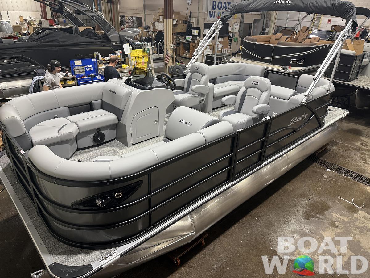 2026 Bentley Pontoons Legacy 220 Navigator Quad Lounge 