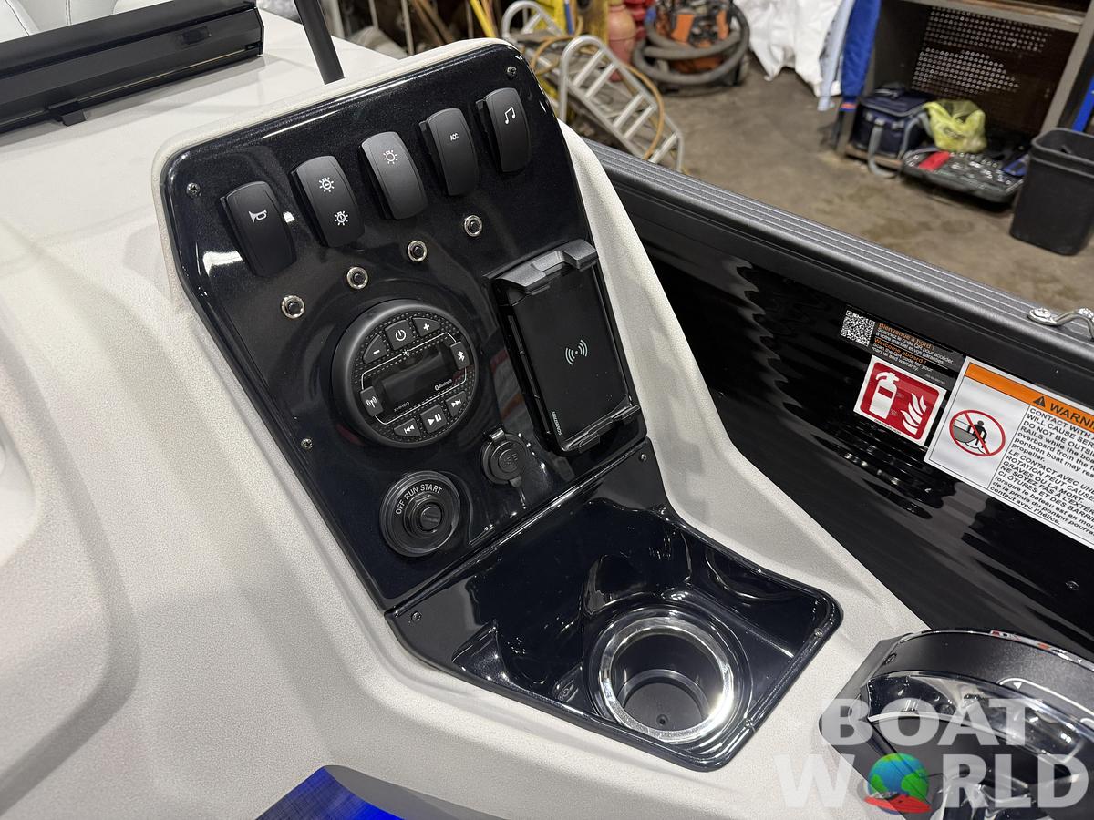 2026 Princecraft Vectra 23 RL Dinette Swingback Pontoon 