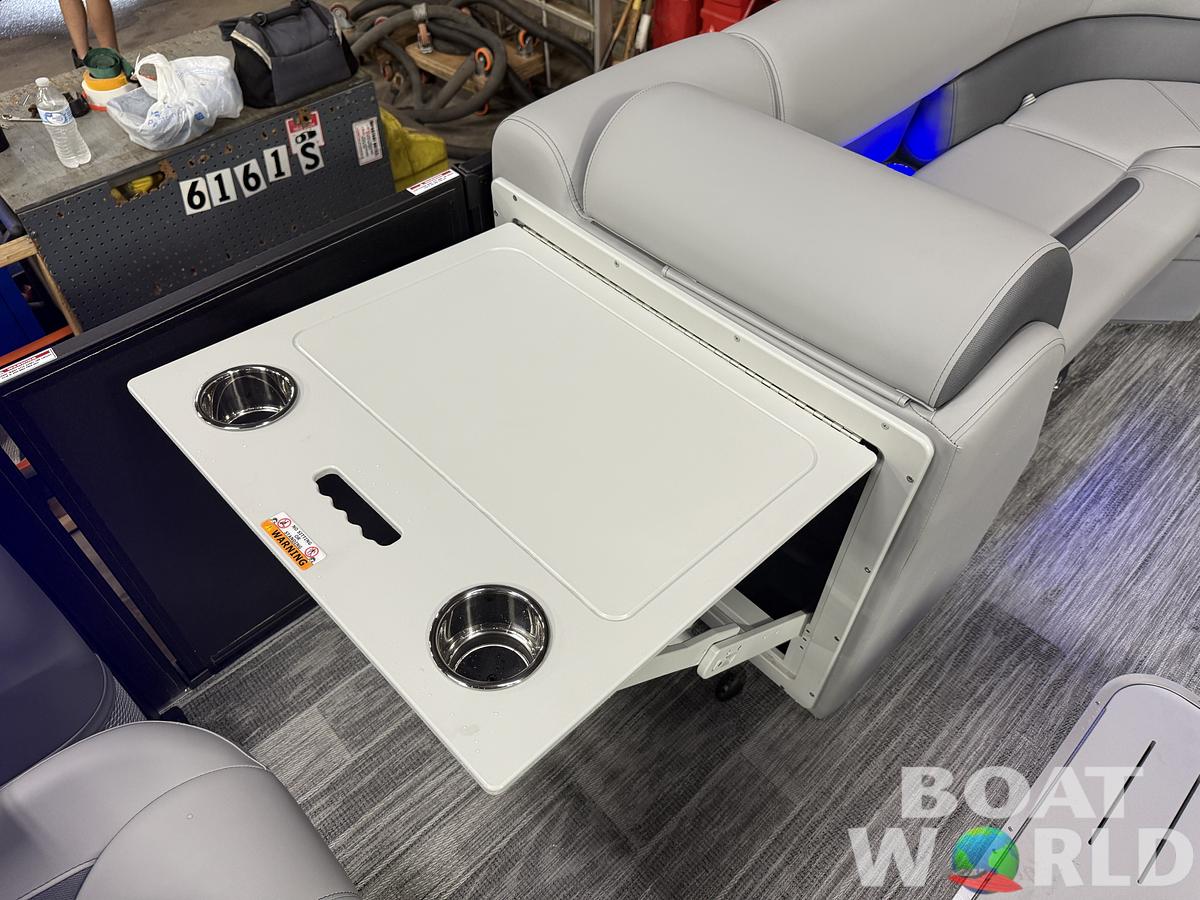 2026 Bentley Pontoons Legacy 223 Navigator Quad Lounge Tritoon 