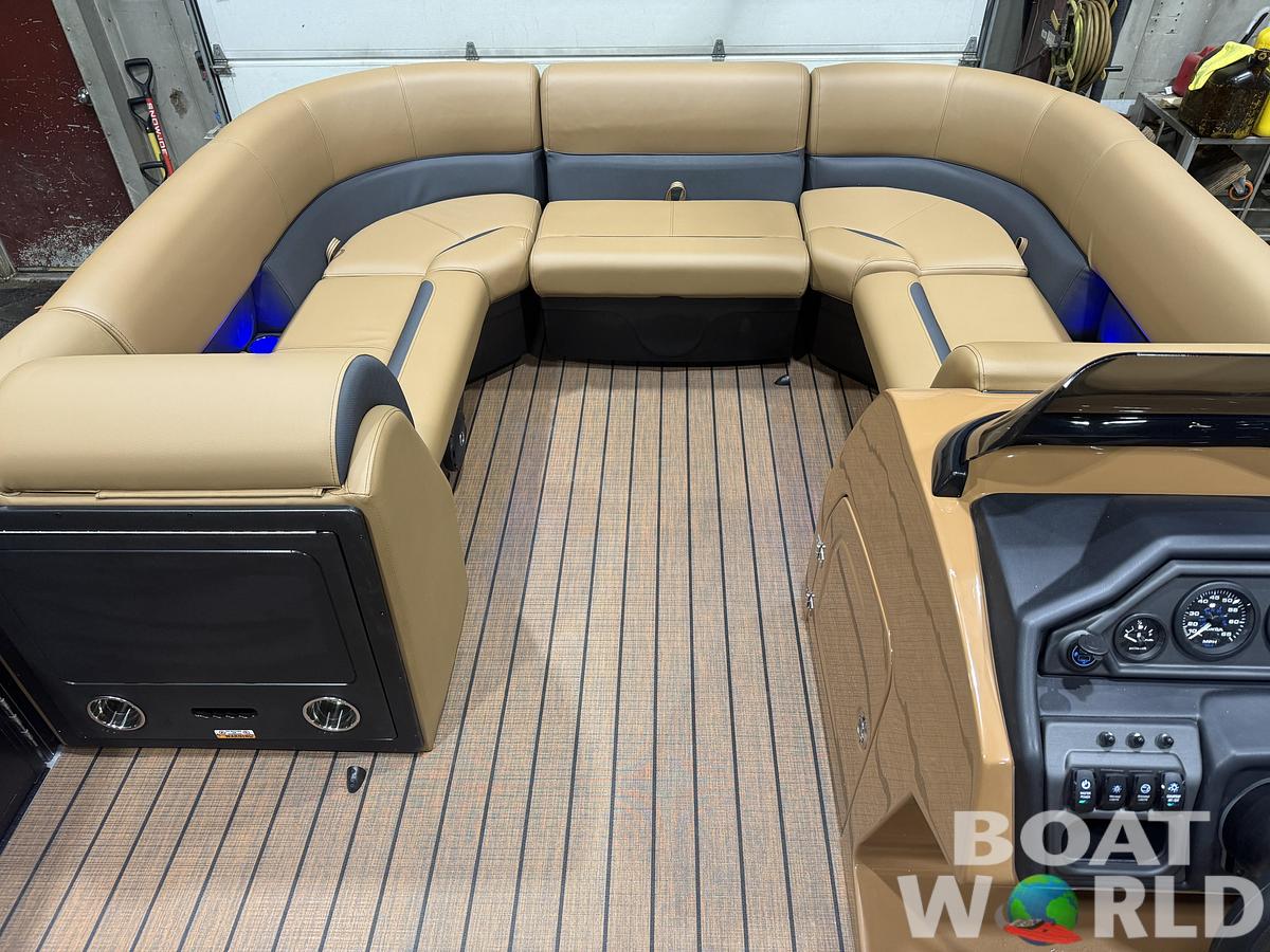 2026 Bentley Pontoons Legacy 220 Navigator Quad Lounge
