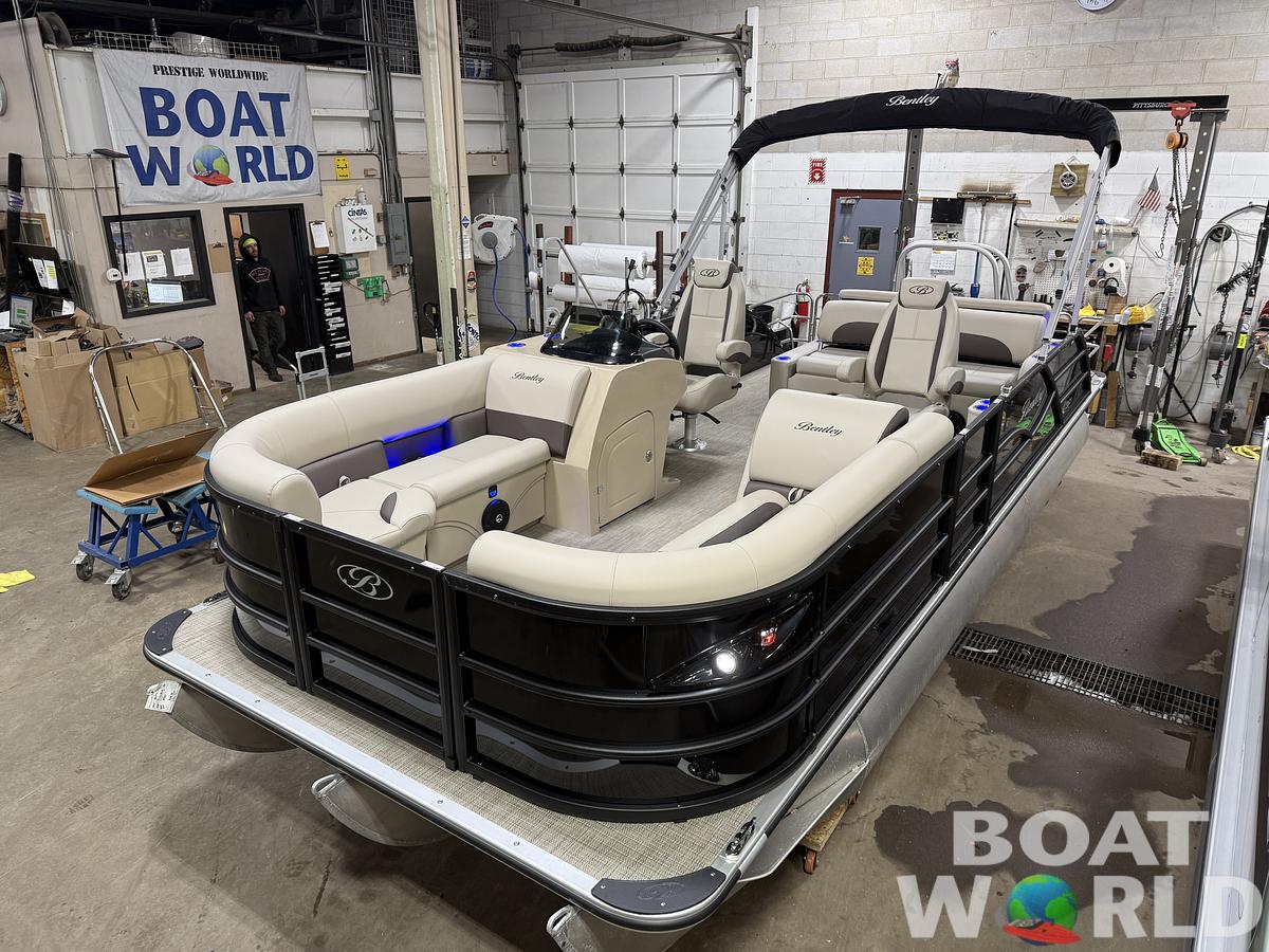 2025 Bentley Pontoons Legacy 223 Swingback Tritoon & Honda 4-Stroke EFI