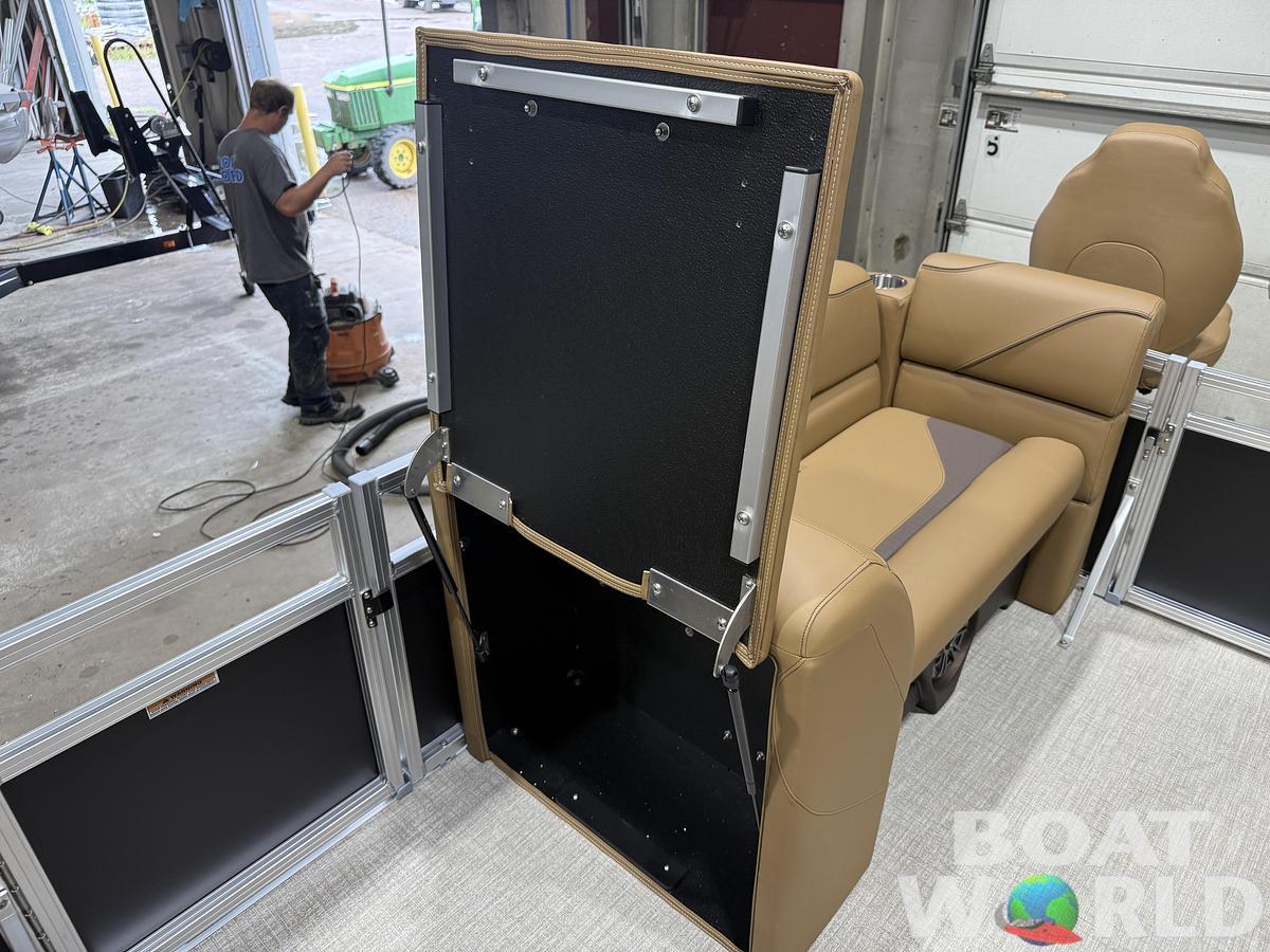 2027 Tahoe Sport Fish & Cruise 23E80 Pontoon $33995