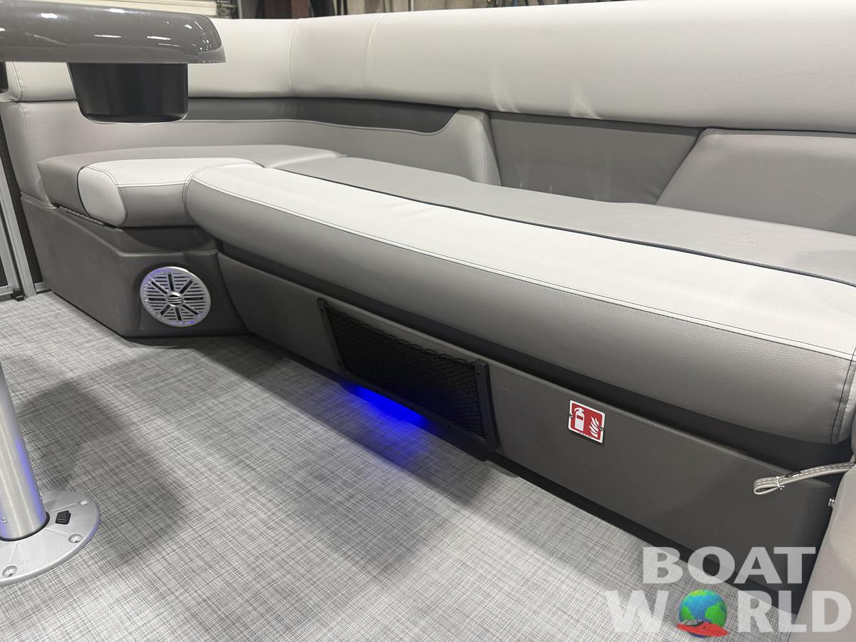 2026 Princecraft Vectra 23 RL Dinette Swingback Pontoon