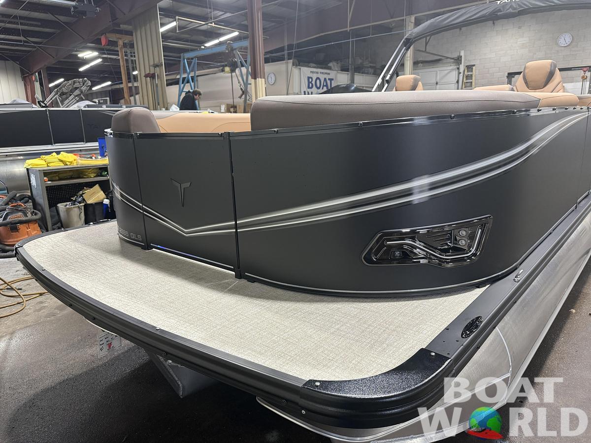 2027 Tahoe LTZ 300HP QLS 2585 Tritoon $71,995