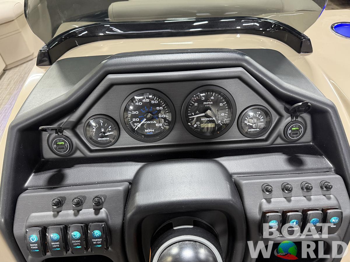 2025 Bentley Pontoons Legacy 223 Swingback Tritoon & Honda 4-Stroke EFI