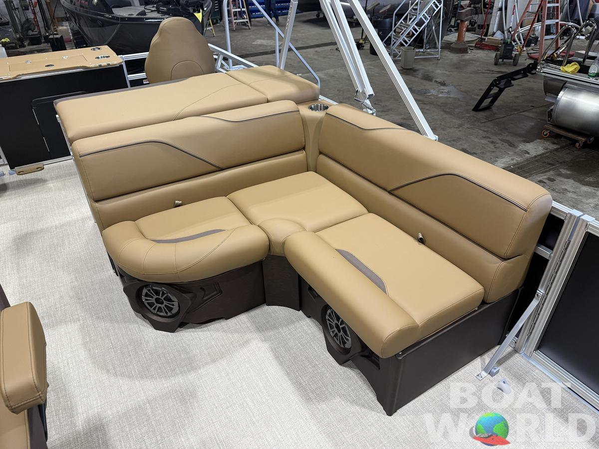 2027 Tahoe Sport Rear Fish 2385 & 4-Stroke $37995