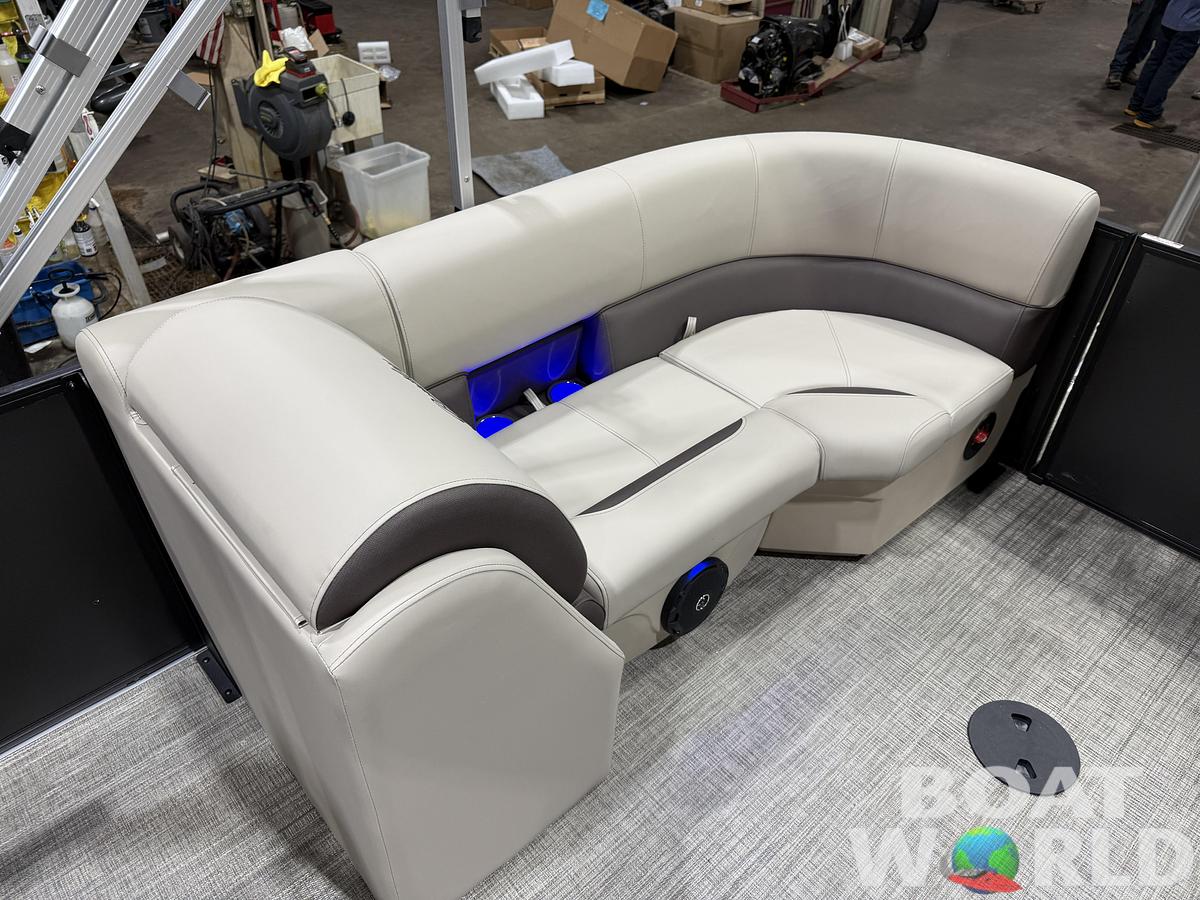 2026 Bentley Pontoons Legacy 223 Navigator Quad Lounge Tritoon