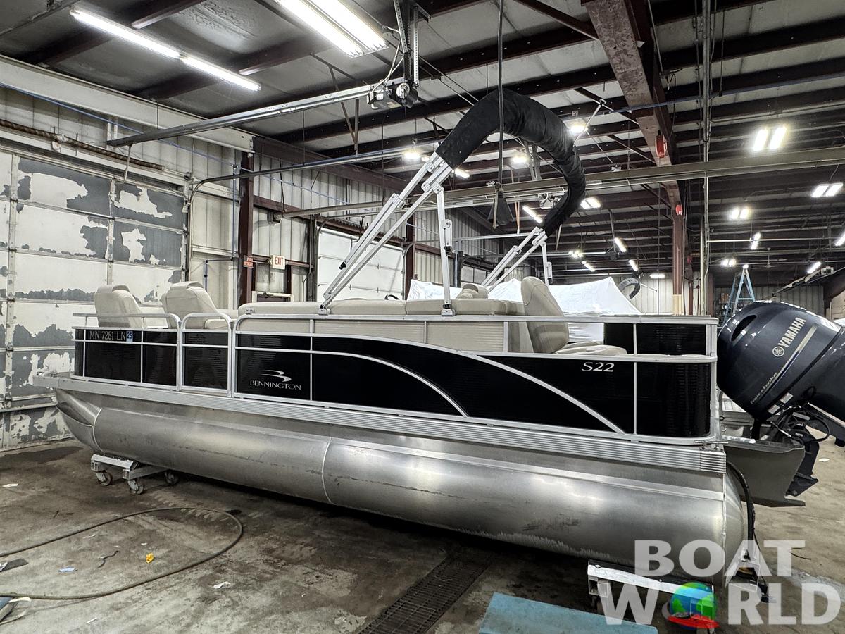 Used 2017 Bennington  22 SS Pontoon with 90HP Yamaha Fourstroke EFI