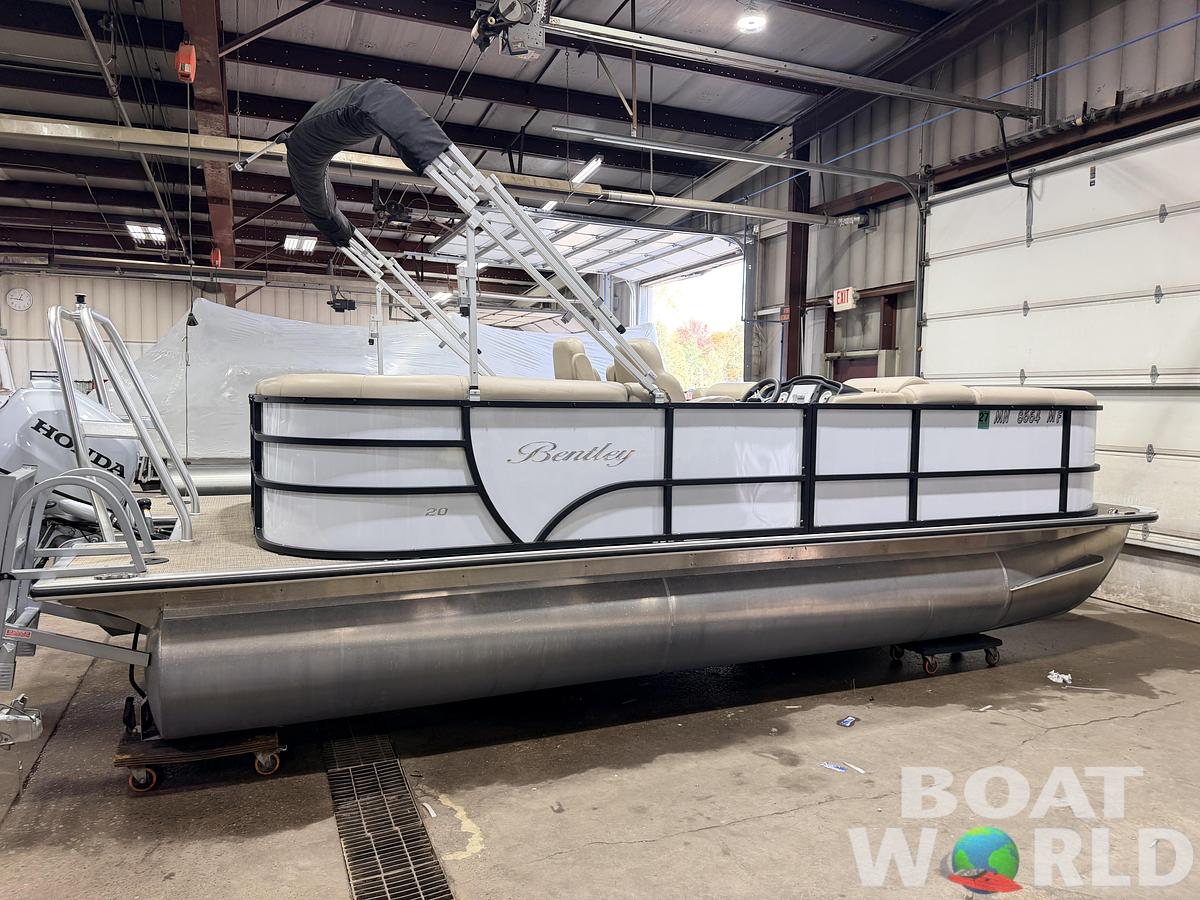 Used 2022 Bentley Pontoons Legacy 200 Navigator Quad Lounge & 100HP Honda 4Stroke -$34,995