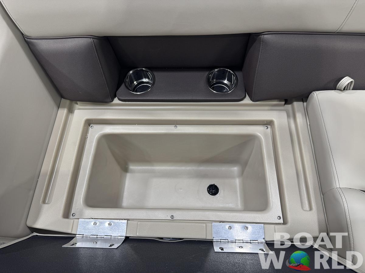 2026 Bentley Pontoons Legacy 220 Navigator Quad Lounge