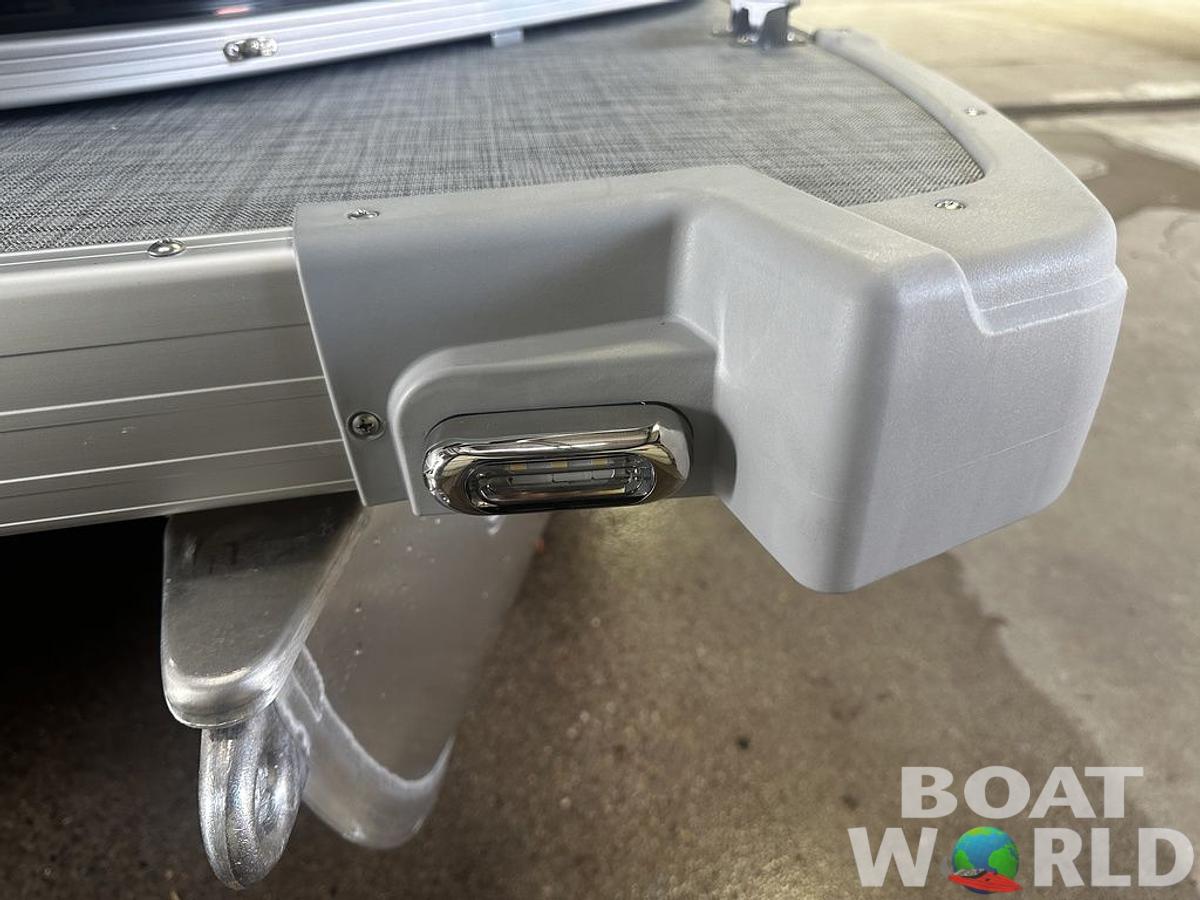 2025 Princecraft Vectra 21 RL Lounge Swingback & Mercury 4-Stroke EFI