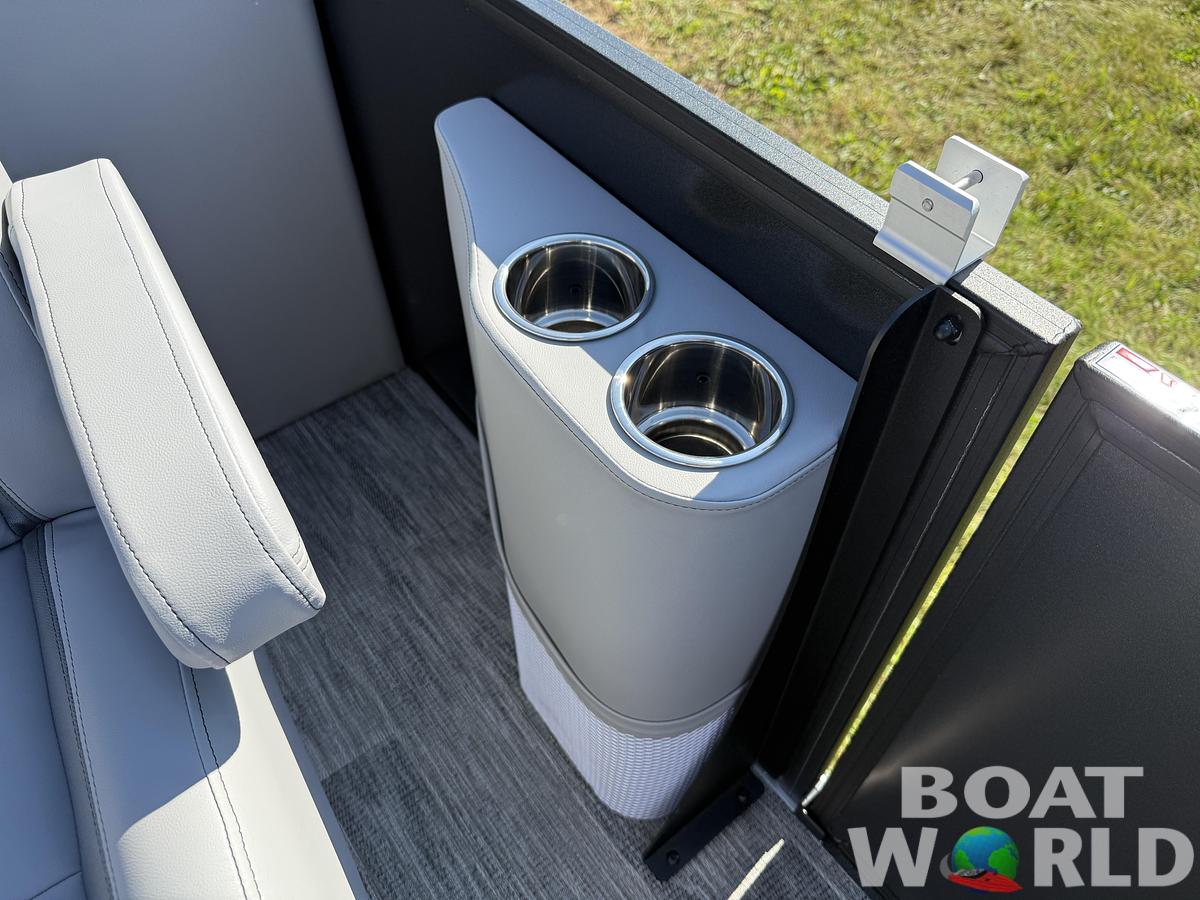 2026 Bentley Pontoons Legacy 220 Navigator Quad Lounge 