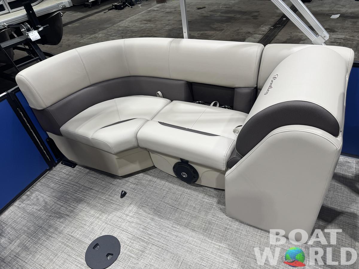 2026 Bentley Pontoons Legacy 220 Navigator Quad Lounge