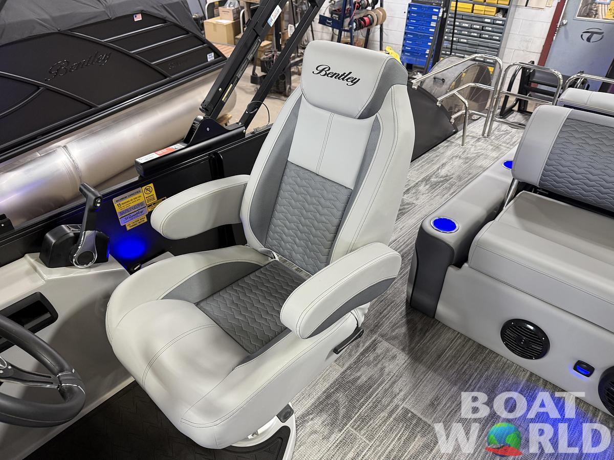 2026 Bentley Pontoons Elite 223 Swingback Tritoon
