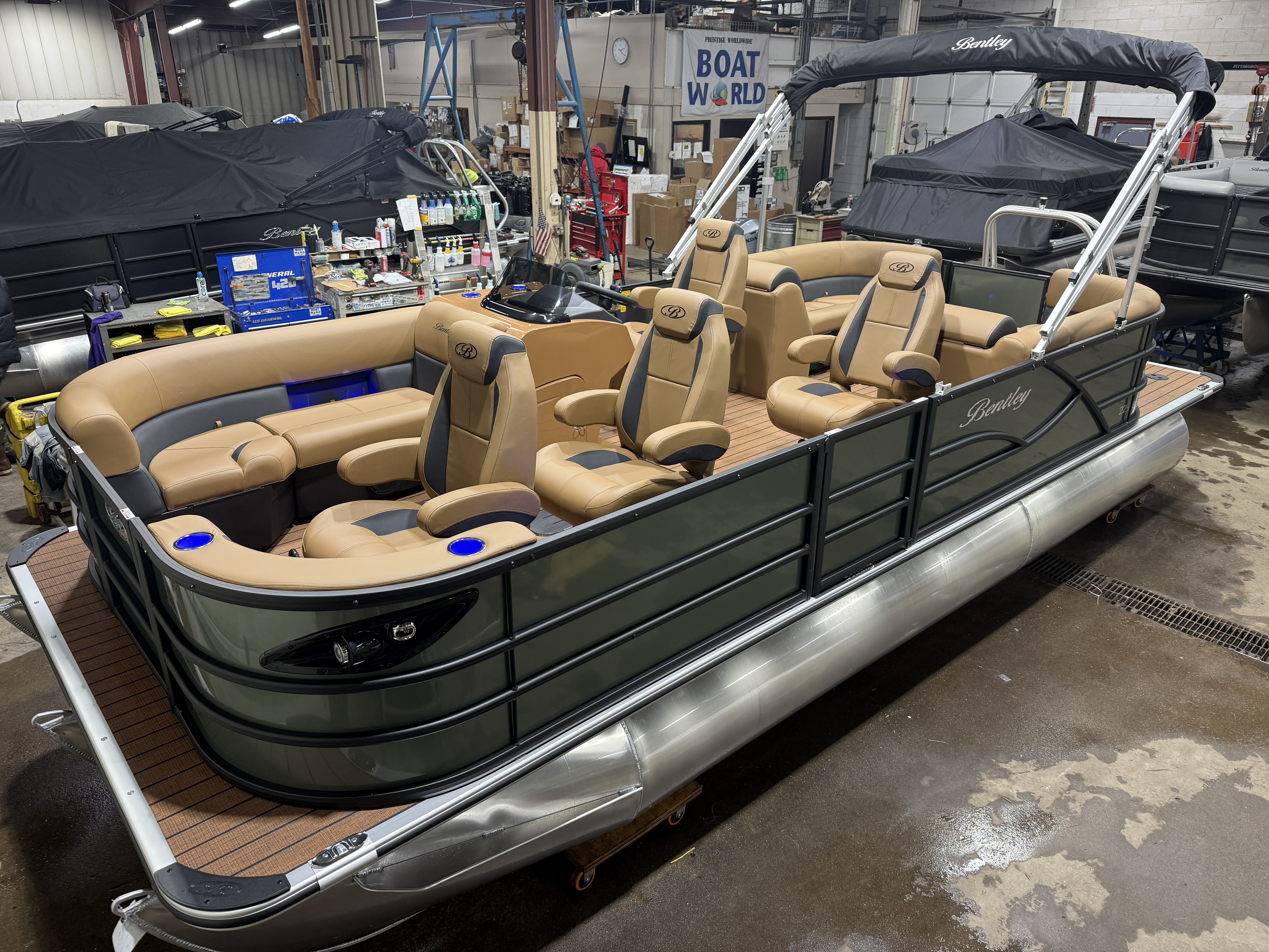 2026 Bentley Legacy 223 Navigator DL Quad Lounge Tritoon $51995