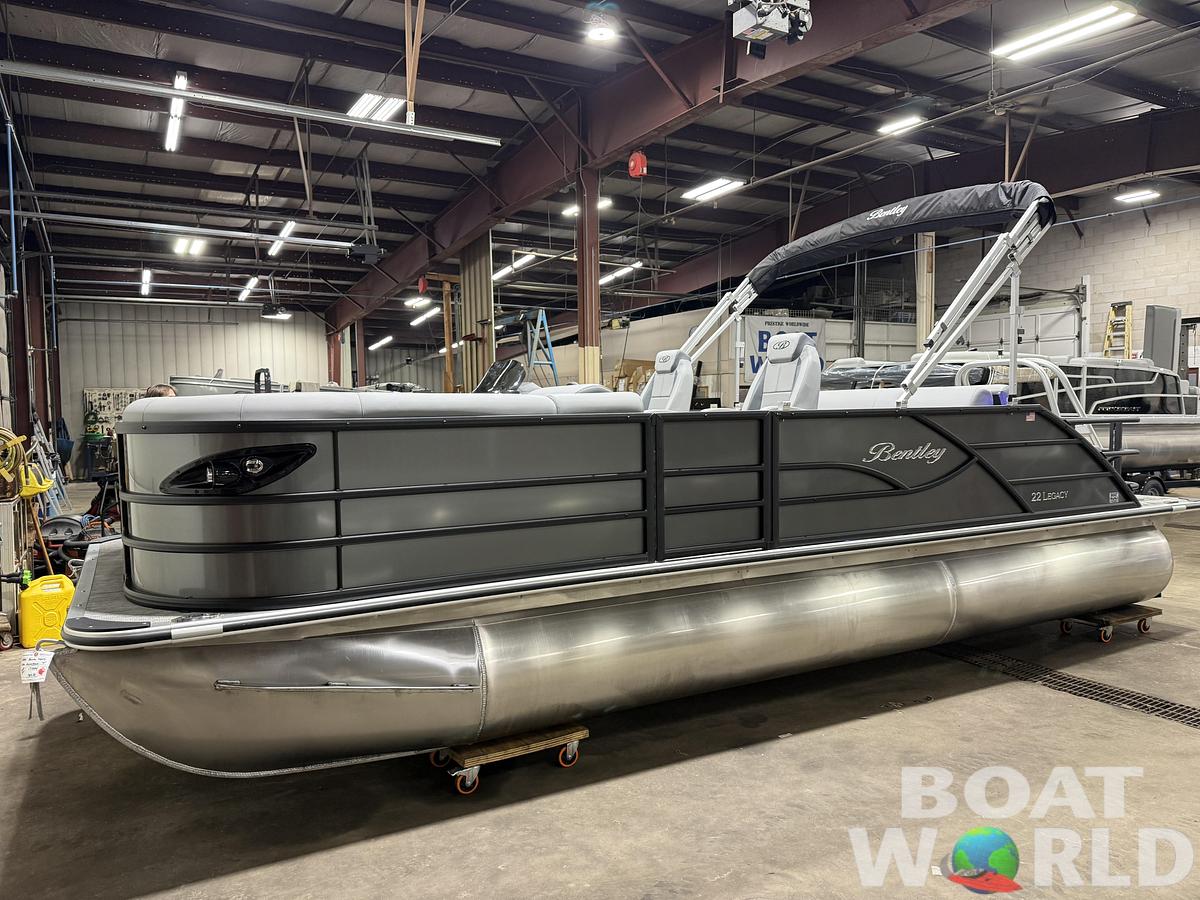 2026 Bentley Pontoons Legacy 220 Swingback 
