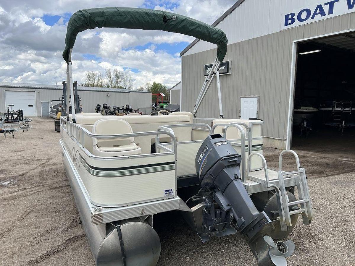 Used 2005 Bennington Sedona F21 Pontoon