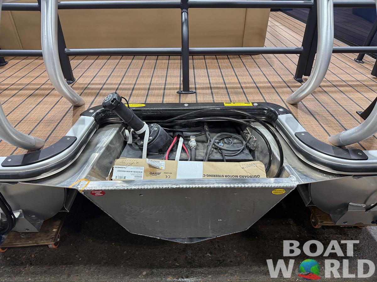 2026 Bentley Legacy 223 Swingback Tritoon $52995