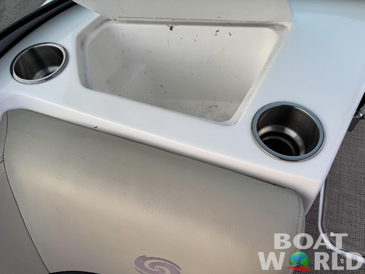 Used 2019 Hurricane SunDeck 187 with 150HP Yamaha Fourstroke EFI Outboard