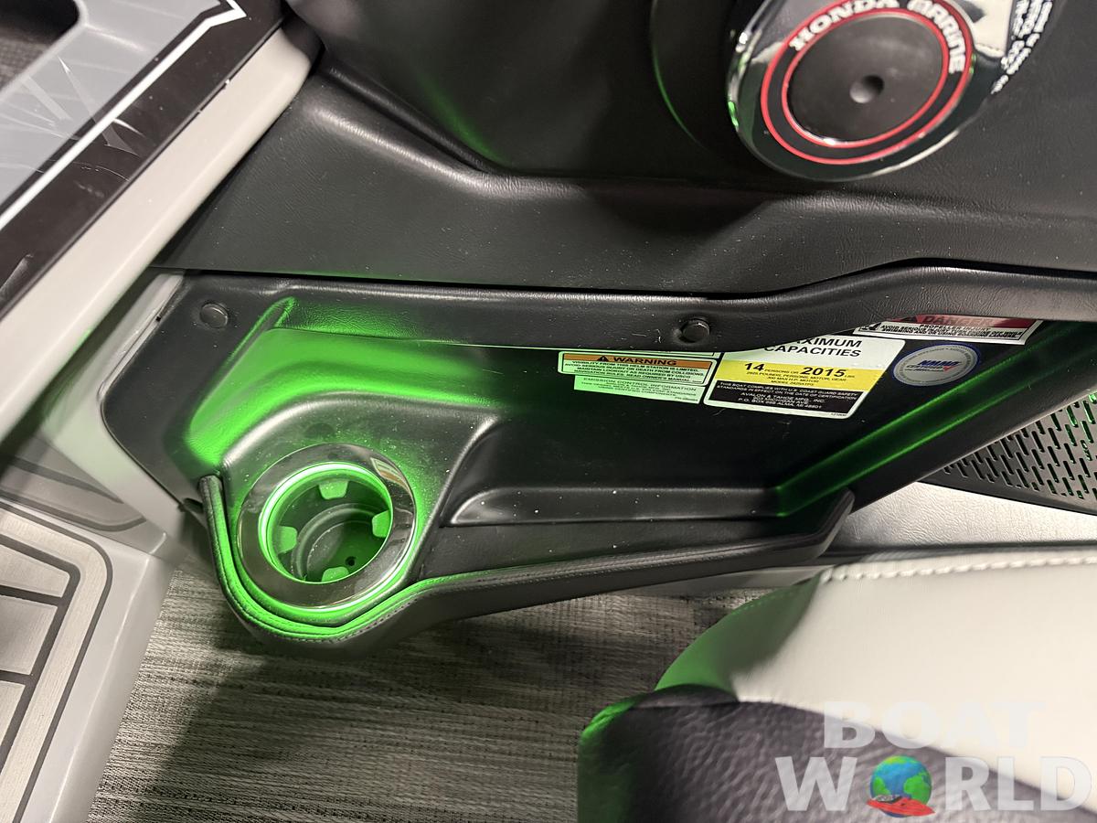 2026 Tahoe Pontoons Cascade 2385 Elite Windshield Tritoon