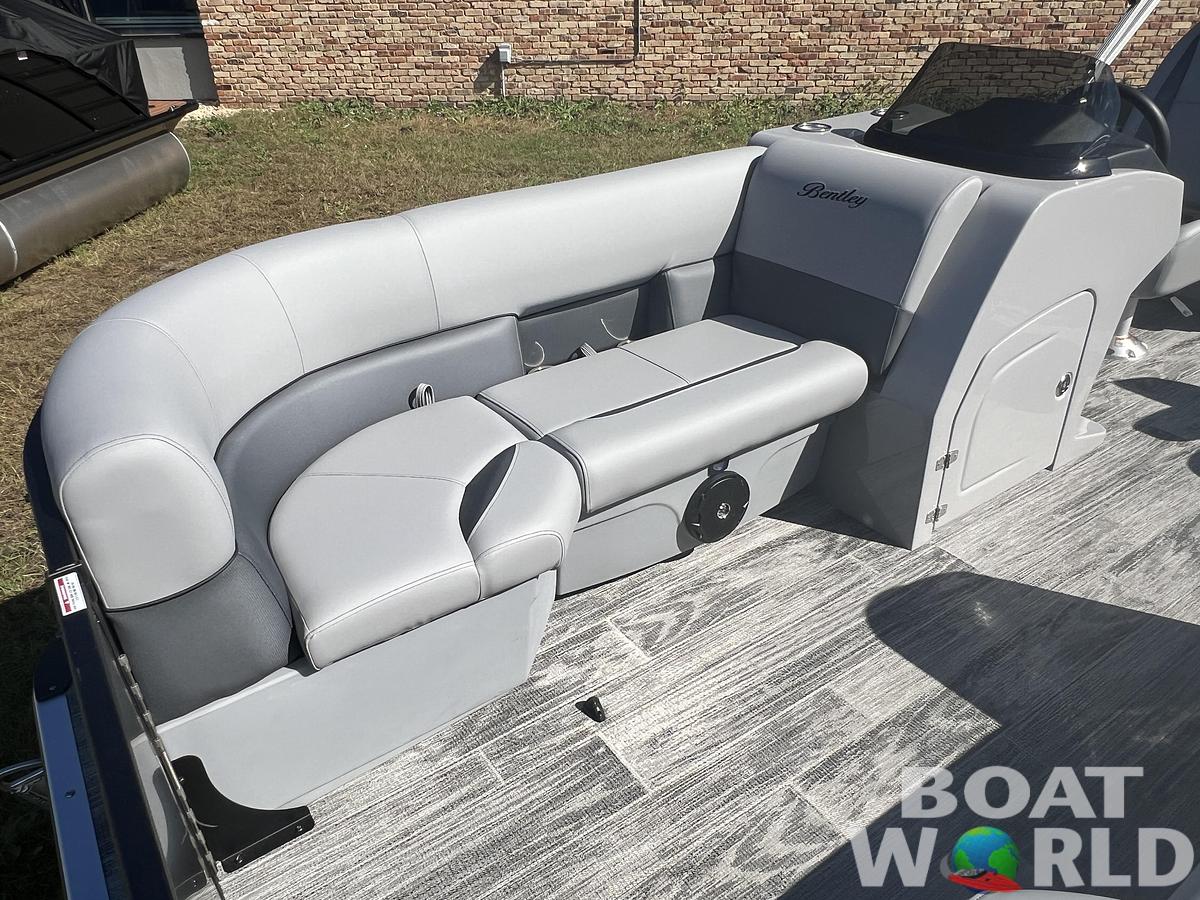 2026 Bentley Pontoons Legacy 220 QSB Swingback