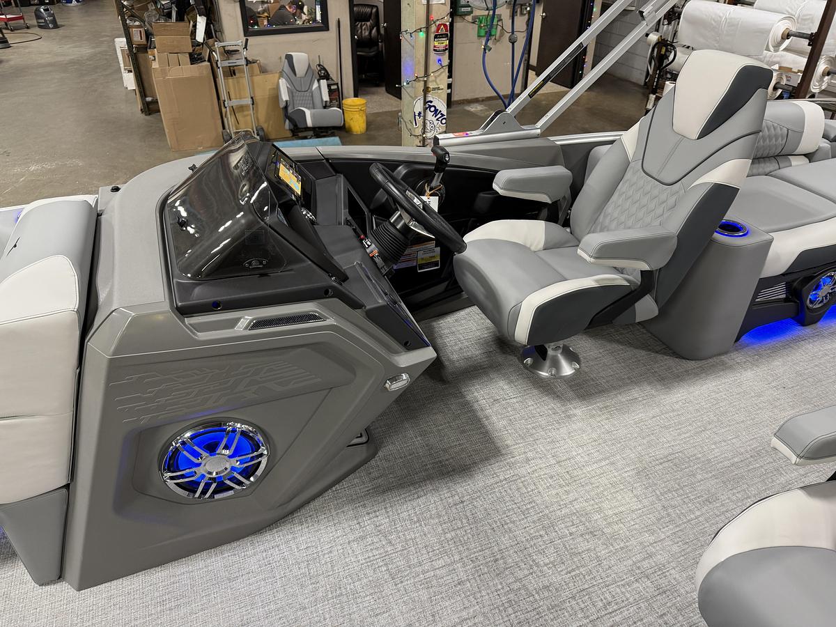 2025 Tahoe Pontoons Cascade 2385 Quad Lounge Shift SS Tritoon & Honda 225HP Outboard