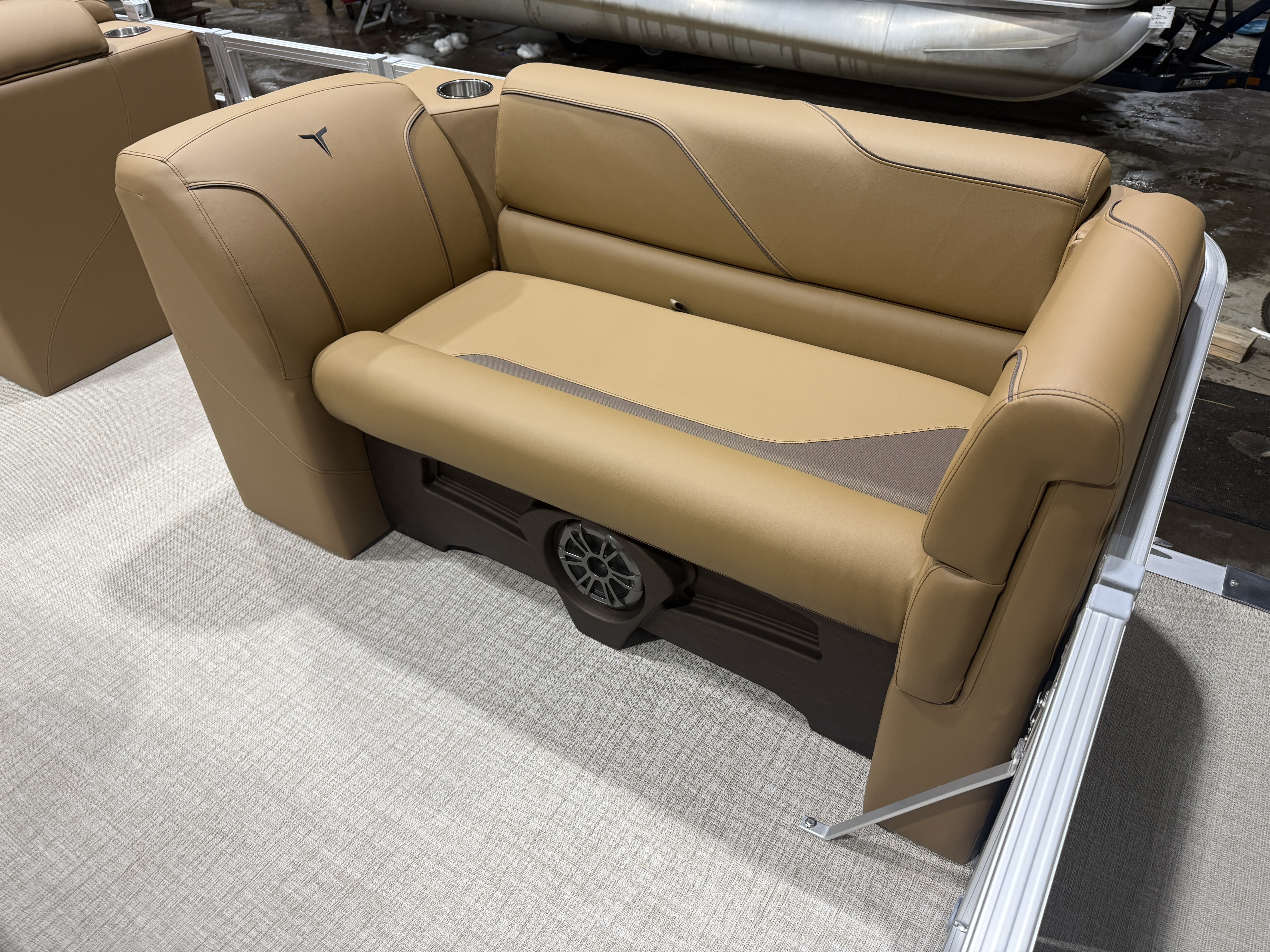 2026 Tahoe Pontoons Sport 2180 Swingback (VRB) 