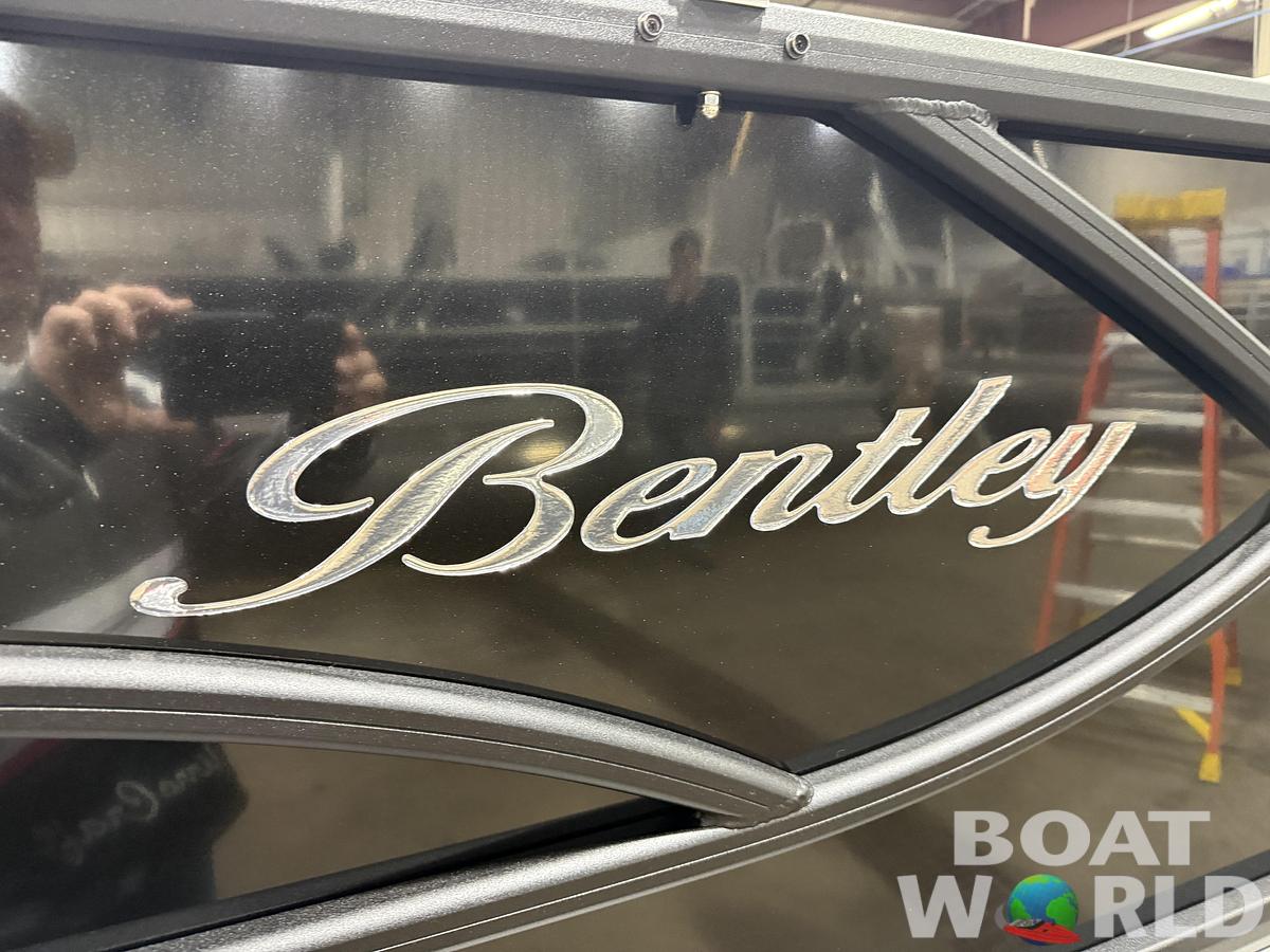 2026 Bentley Pontoons Legacy 220 Swingback