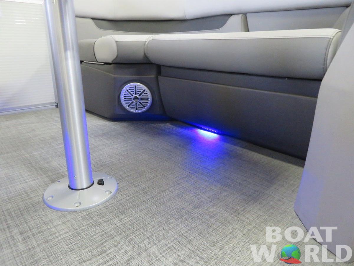 2025 Princecraft Vectra 21 RL Swingback SS Pontoon & Mercury 4-Stroke EFI