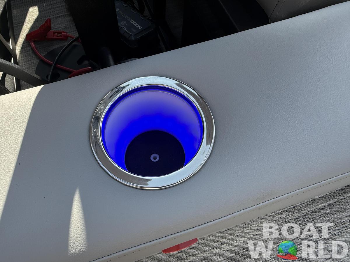 2026 Bentley Pontoons Legacy 223 Swingback Tritoon & Honda 4-Stroke EFI