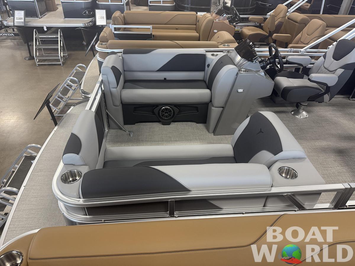 2027 Tahoe Sport VRB 2180 Swingback & 4-Stroke $33995