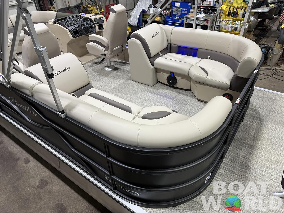 2026 Bentley Pontoons Legacy 223 Navigator Quad Lounge Tritoon