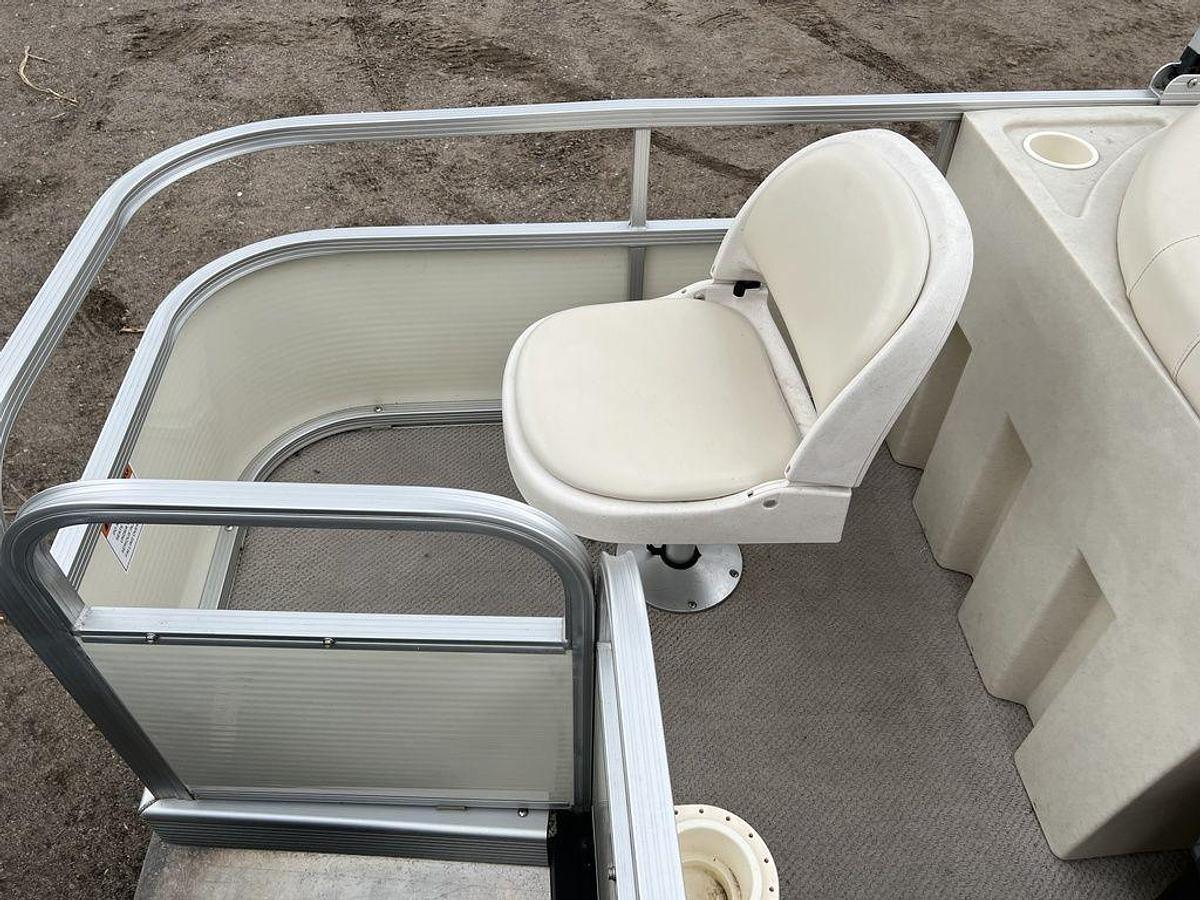 Used 2005 Bennington Sedona F21 Pontoon