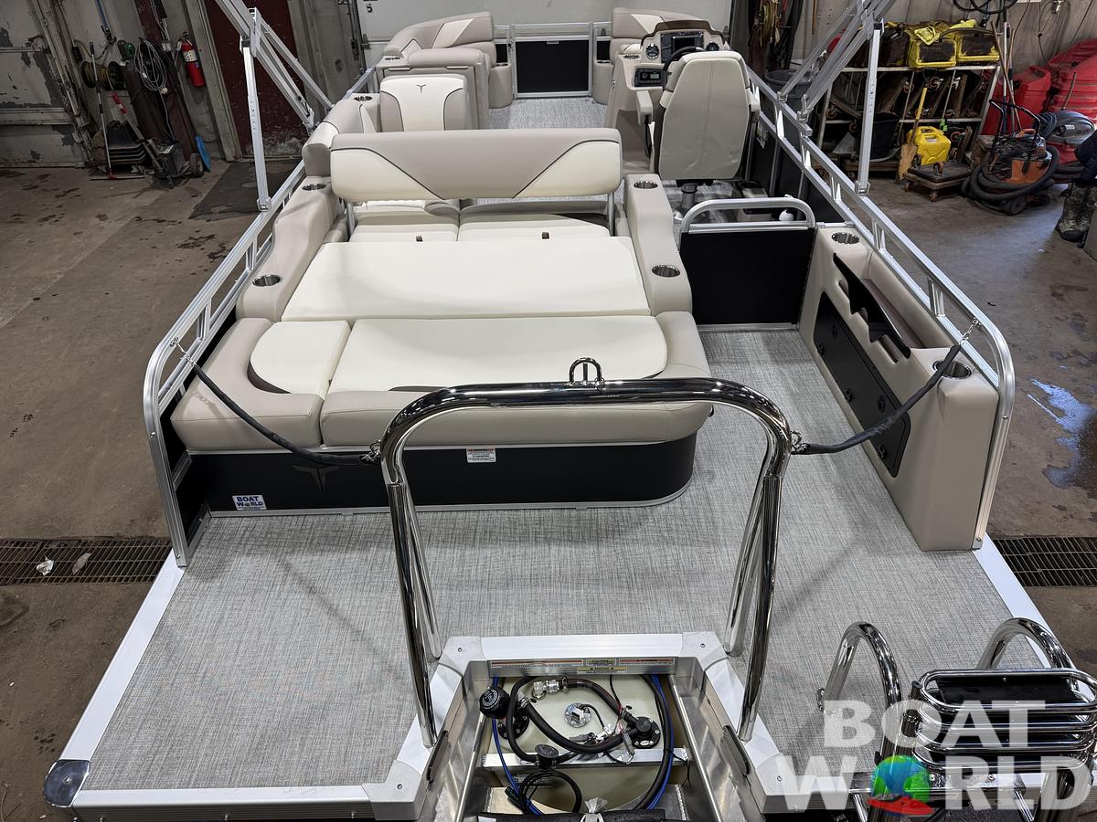 2026 Tahoe Sport VRB 2385 Swingback & 4-Stroke $34995