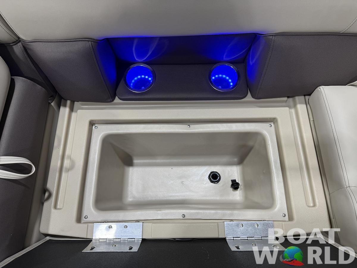 2026 Bentley Pontoons Legacy 223 Navigator Quad Lounge Tritoon