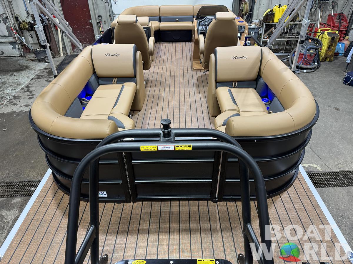 2026 Bentley Pontoons Legacy 220 Navigator Quad Lounge