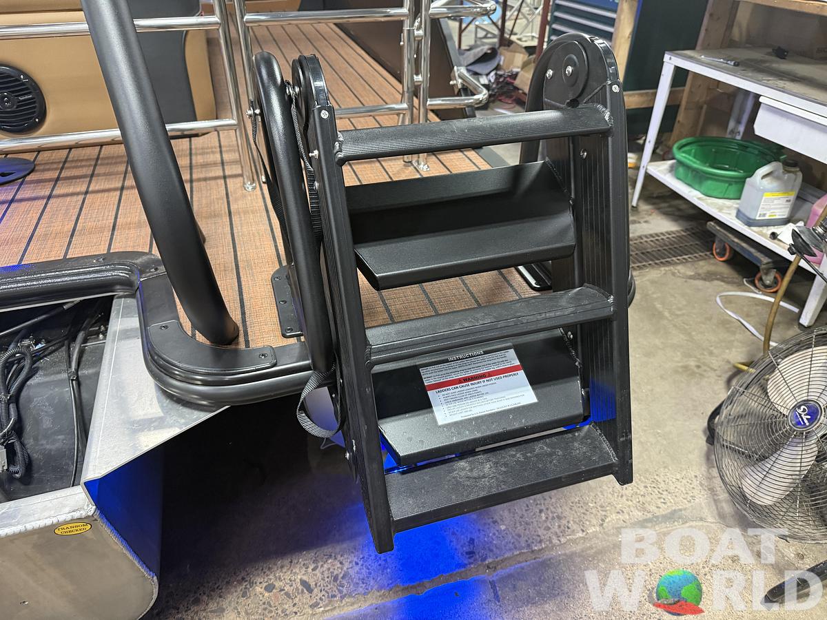 2026 Bentley Pontoons Elite 223 Swingback Tritoon