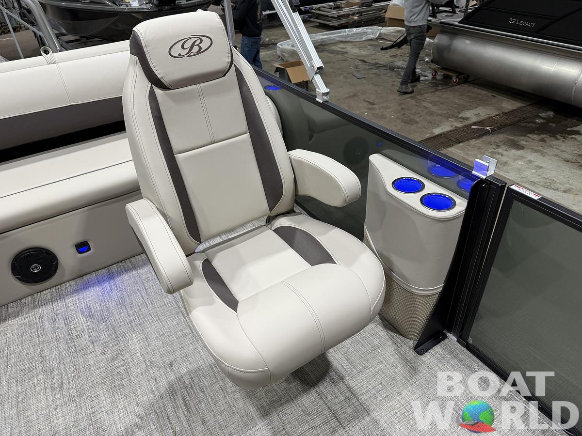 2026 Bentley Pontoons Legacy 220 Swingback