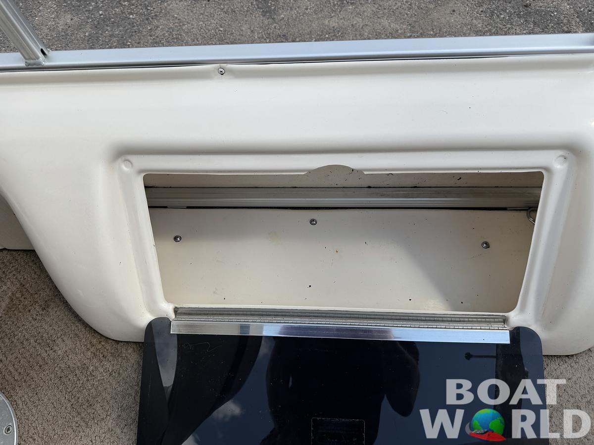 Used 2004 Sweetwater 2222 DF Pontoon WITH SEA LEGS