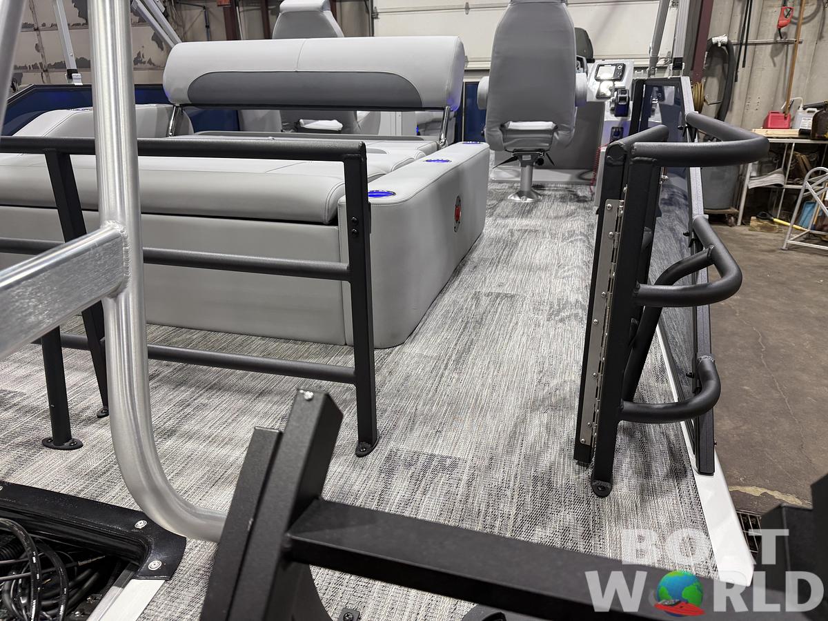 2026 Bentley Pontoons Legacy 223 Swingback Tritoon 