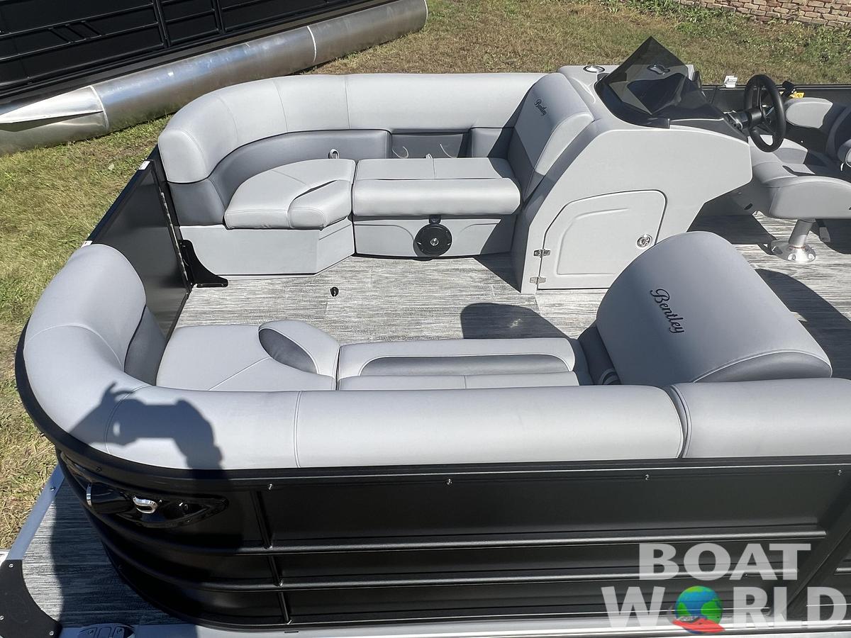 2026 Bentley Pontoons Legacy 220 QSB Swingback